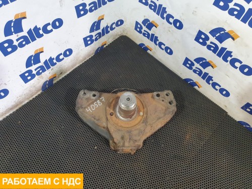 Кулак поворотный правый